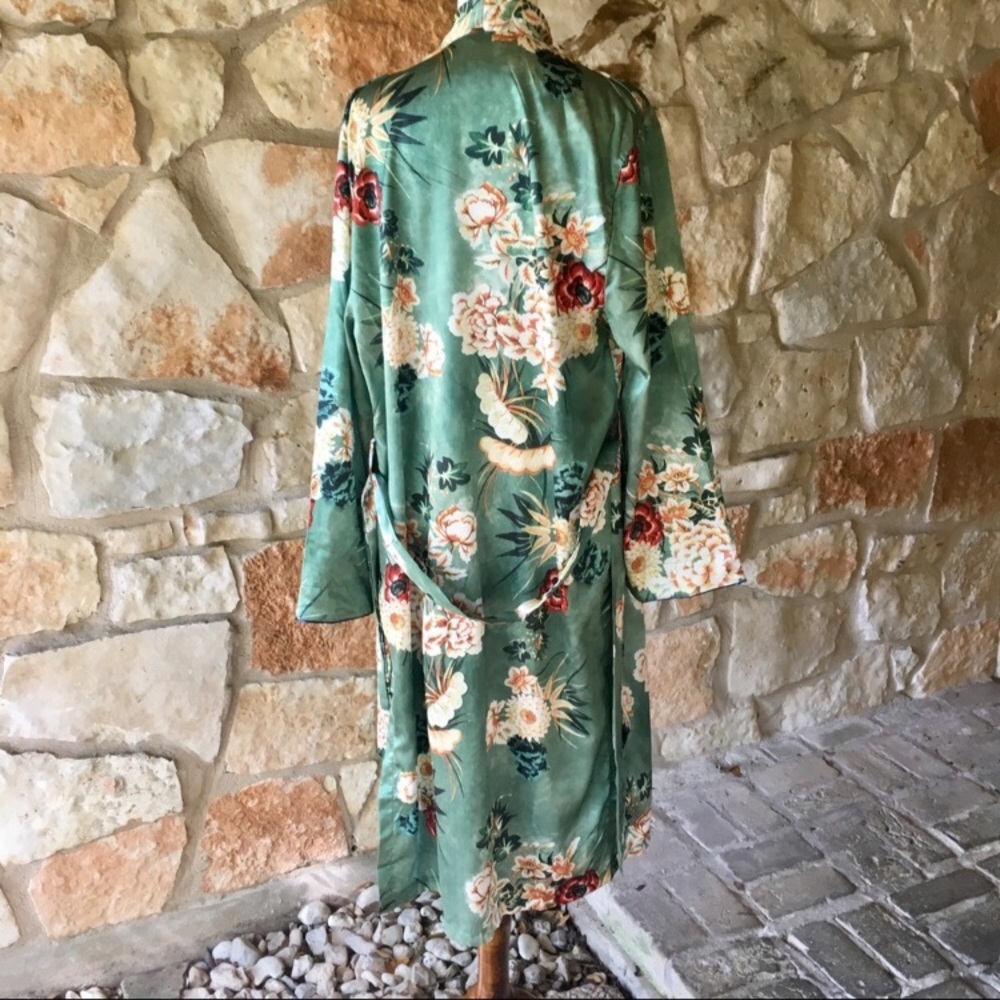 5⭐️Fave!  Satin floral kimono duster - Picture 6 of 8
